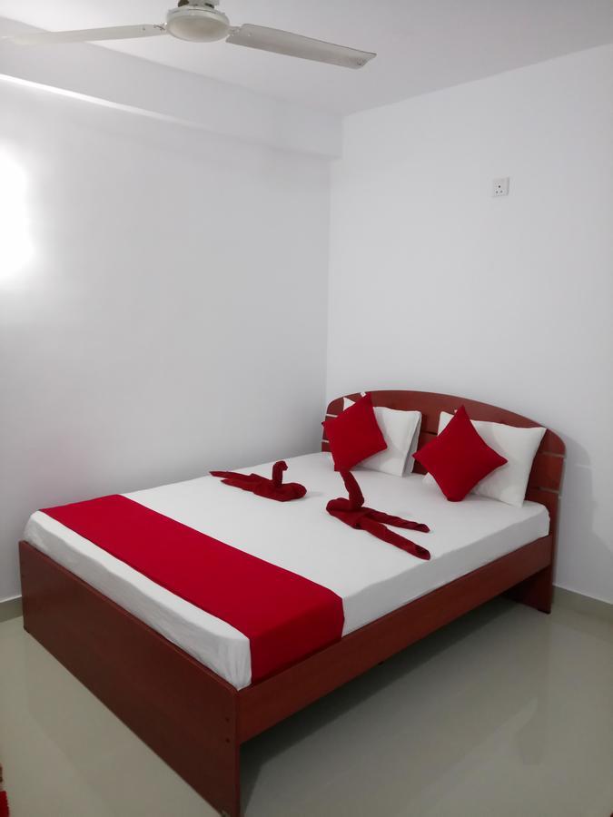Oasis Beach Hotel Negombo Exterior foto