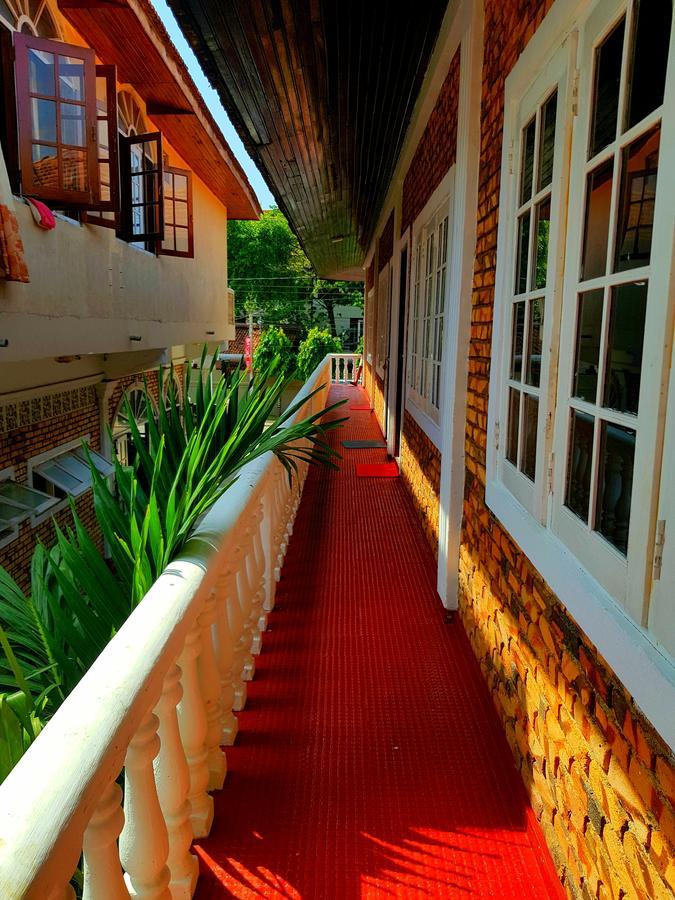 Oasis Beach Hotel Negombo Exterior foto